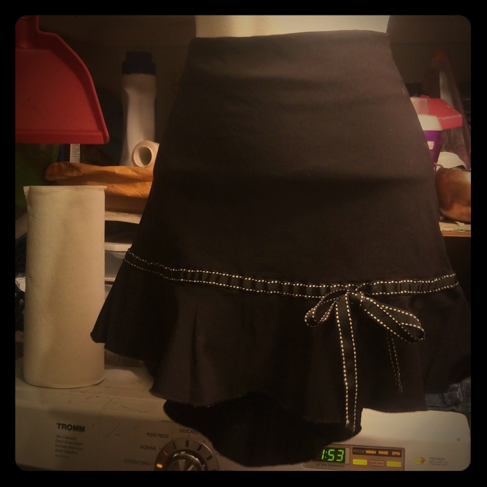 Black skirt with bow